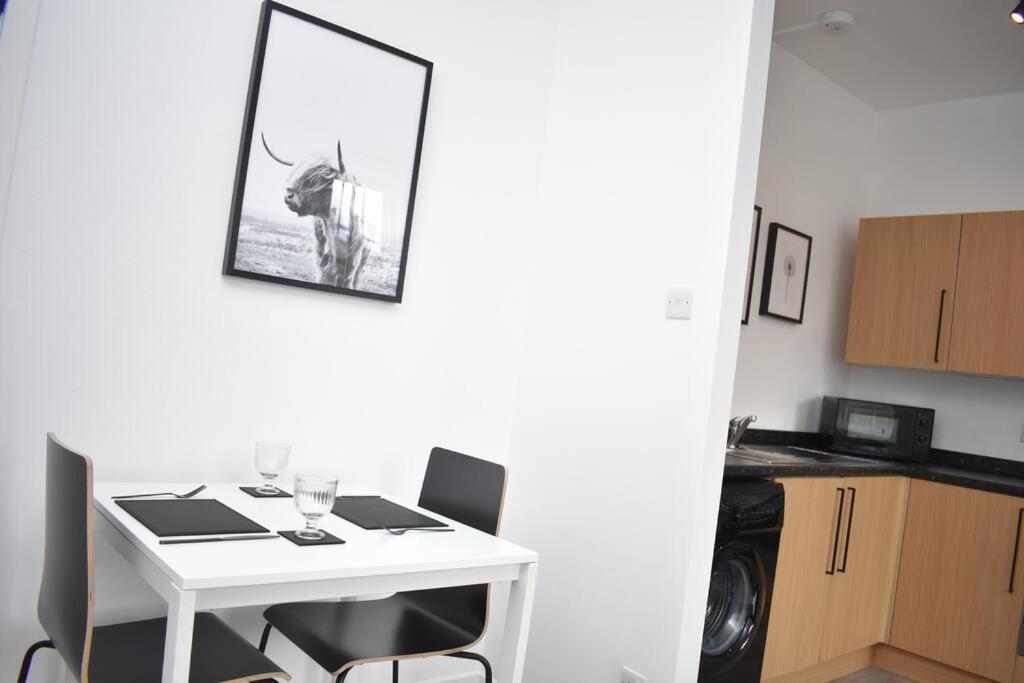 Modern & Bright 1 Bed For 4 Close To City Centre! Apartamento Edimburgo Exterior foto